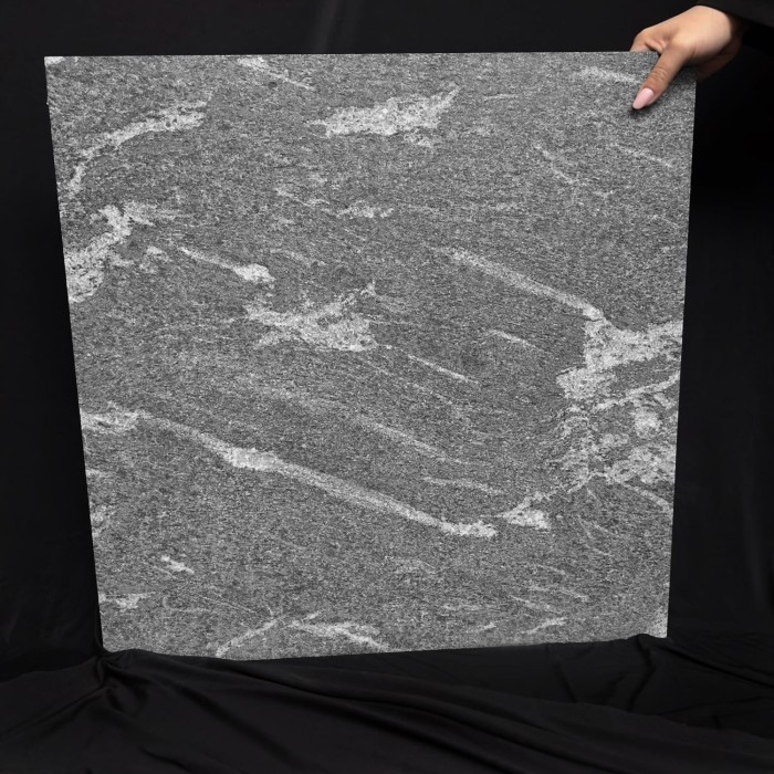 black-forest-plomien-60x60x15cm