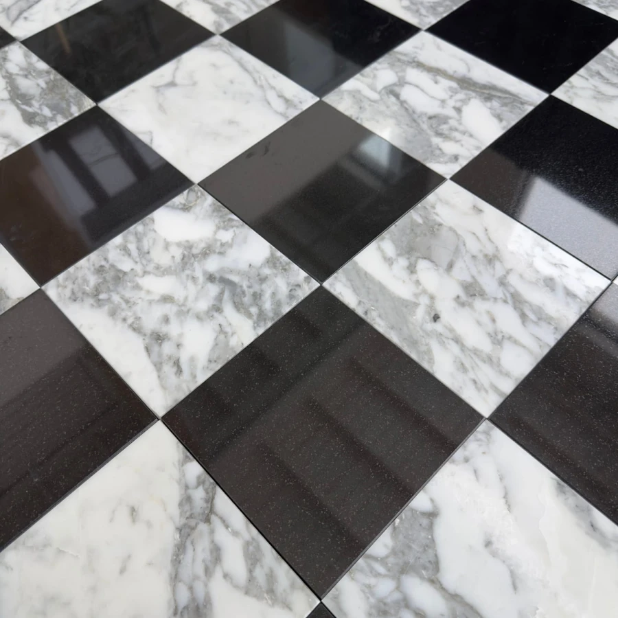 szachownica-carrara-arabescato-corchia-premium-black-poler-15x15