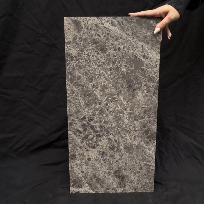 emperador-dark-antico-61x305x1cm-primera